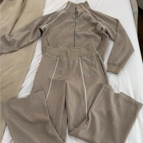 SPANX Pique Air Essentials Women's Beige Track Pants & Jacket Set - Picture 3 of 4